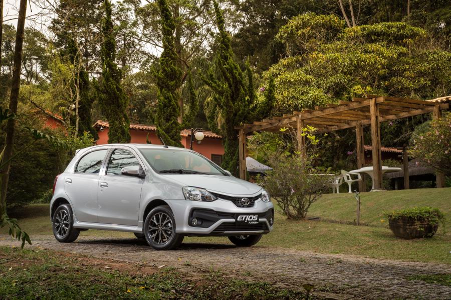  Toyota Etios Platinum Hatchback 2016 года  (LA) (фото 10 из 10)